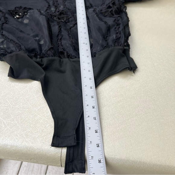 Boutique Uptown Bombshell Cut Out Crochet
Bodysuit Top Women’s Size L - Picture 5 of 9